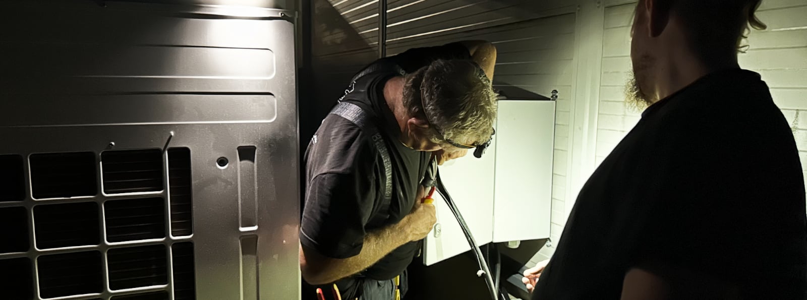 Installing a dedicated electrical cabinet for a huge heat pump