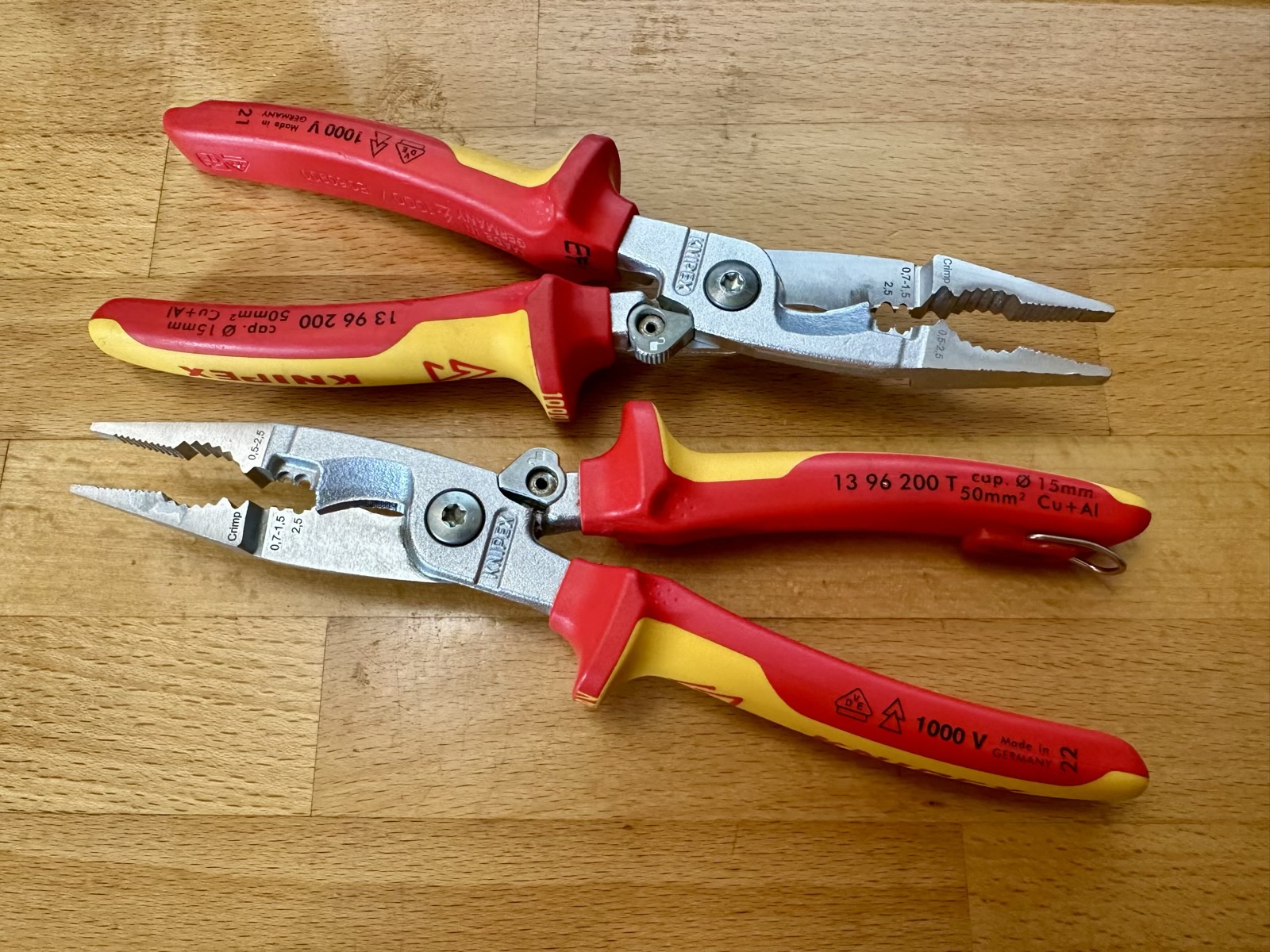 Knipex 13 96 200 universal plier