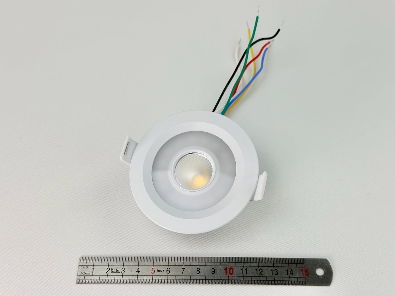 6-wire, RGB-CCT spotlight. lamp1