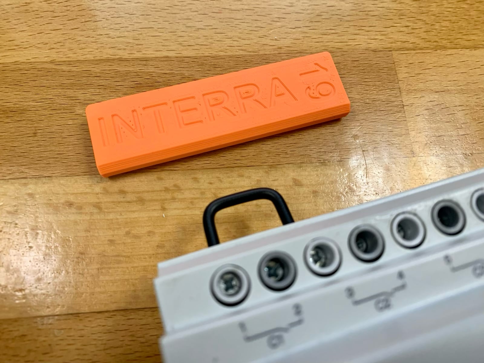 U-wire-bending-helper-for-Interra-switch-actuators