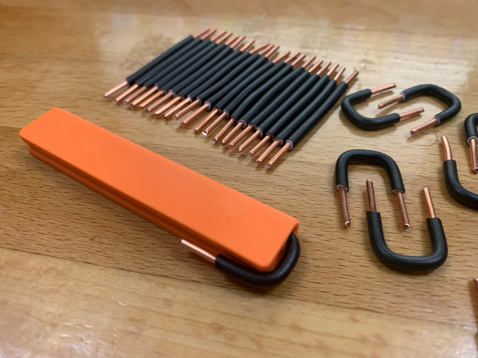 U-wire-bending-helper